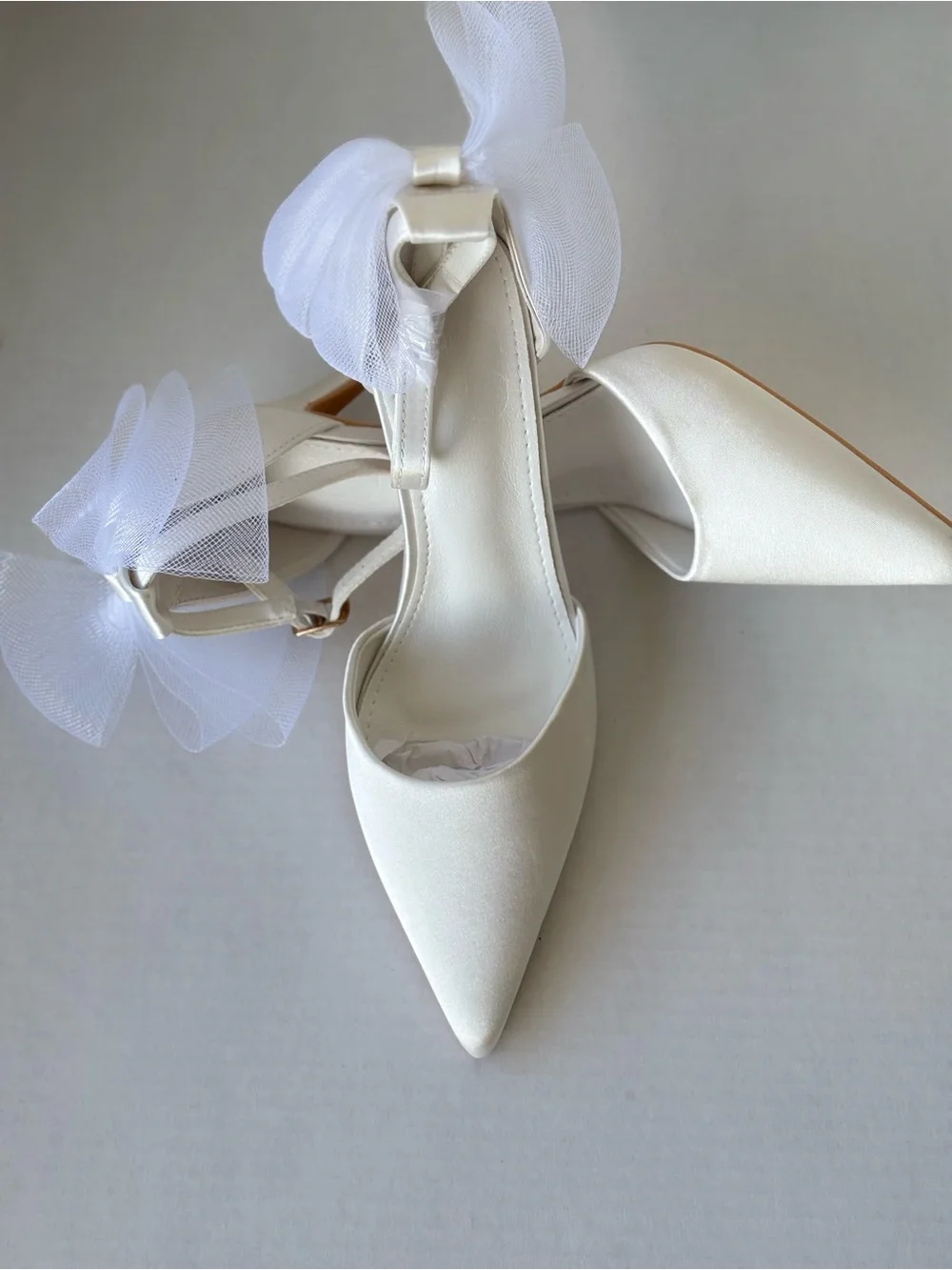 Elegant Ivory Satin Pointed-Toe Heels with Tulle Accent